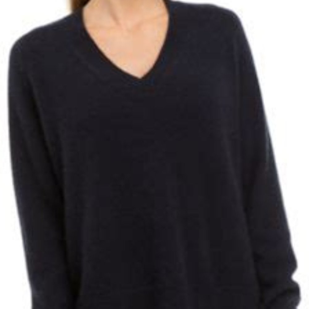 Women's Long Sleeve V-Neck Cashmere Sweater - New With Tags